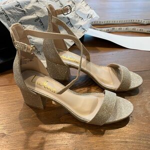 Lulu’s size 6.5 Harper shoe in Champagne, new in box
